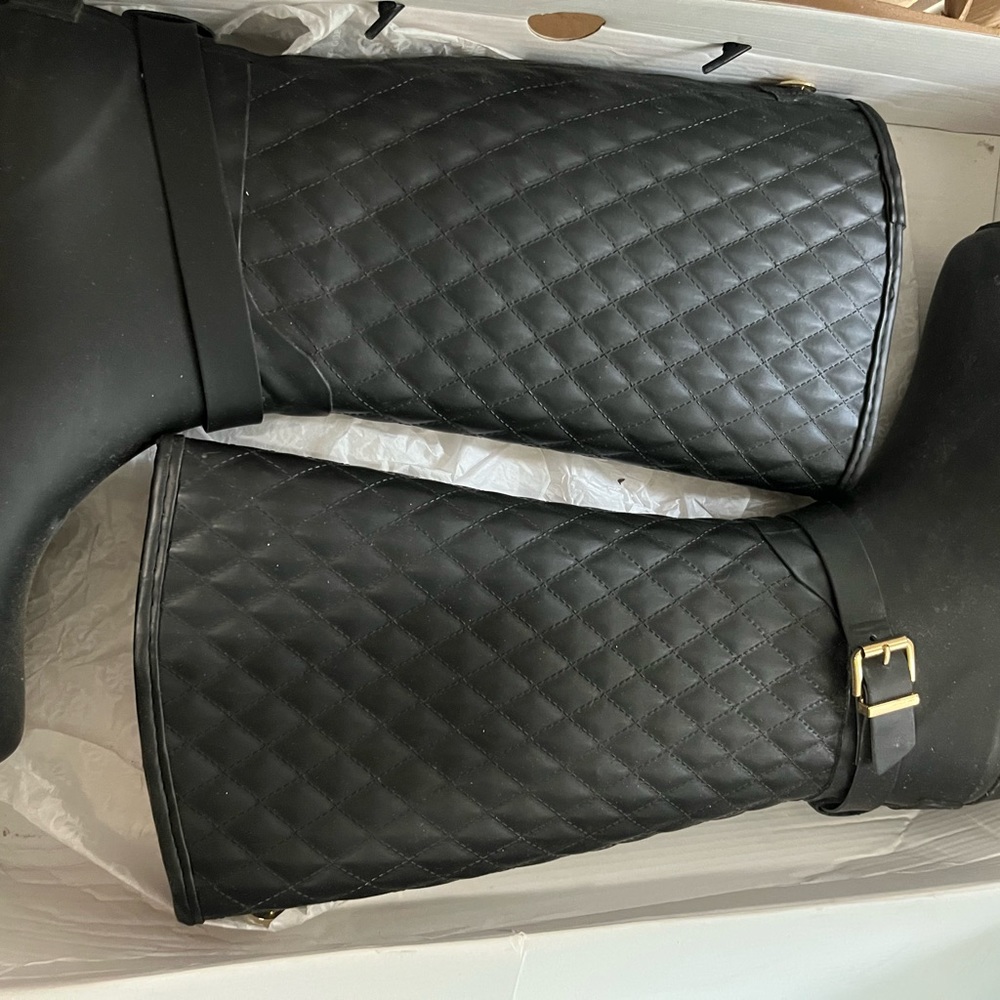Guess rain boots